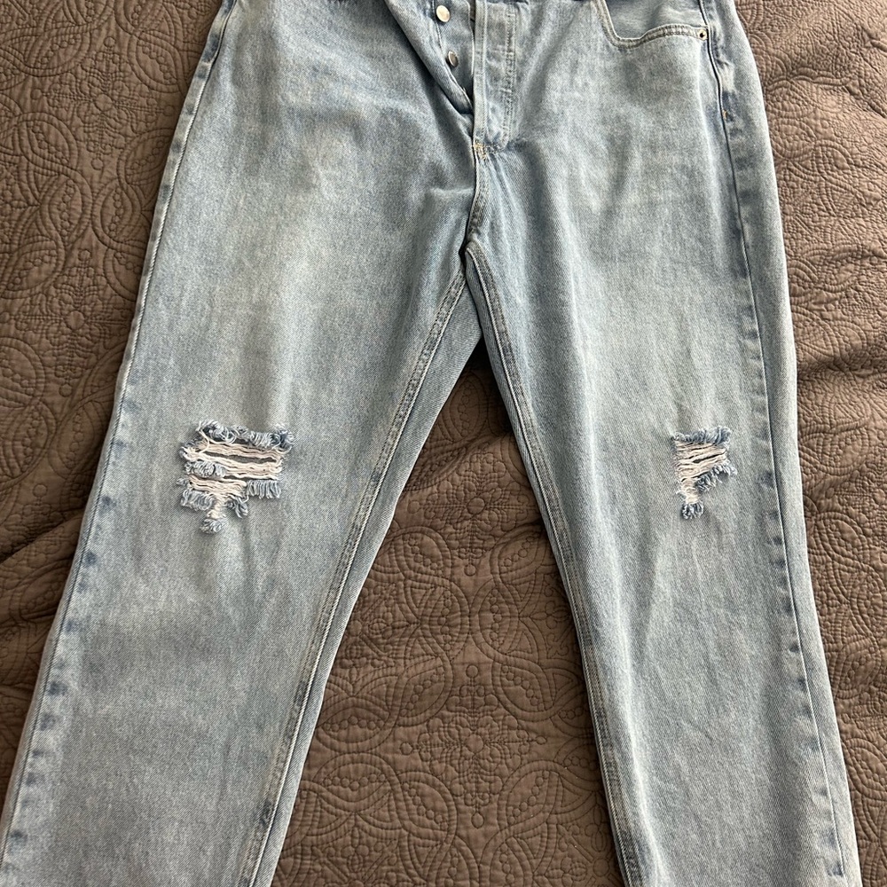 Twelve by Ontwelfth High Waisted Distressed Ankle Jeans from VICI